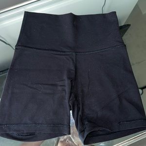 TnaLIFE™ Cheeky Hi-Rise 5" Short Black Size XS